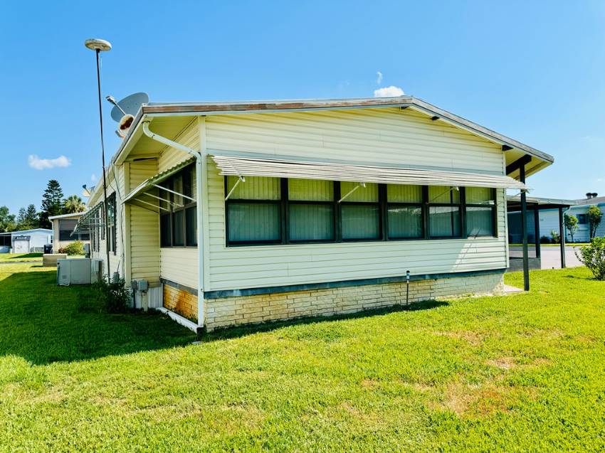 Lake Alfred, FL Mobile Home for Sale located at 1901 Us Hwy 17 92 W Woodland Lakes